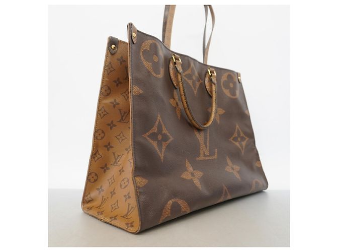 Borsa Tote Louis Vuitton Monogram Giant Reverse OnTheGo GM Marrone - vista 2