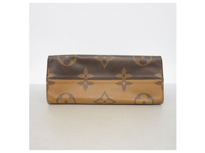 Borsa Tote Louis Vuitton Monogram Giant Reverse OnTheGo GM Marrone - vista 3
