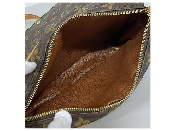 Borsa a tracolla Louis Vuitton Monogram Saint Germain 24 Marrone - vista 4