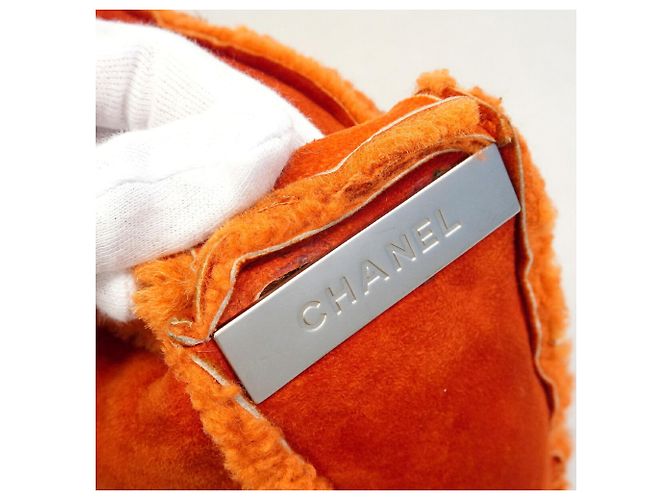 Borsa a tracolla Chanel in shearling arancione - vista 12