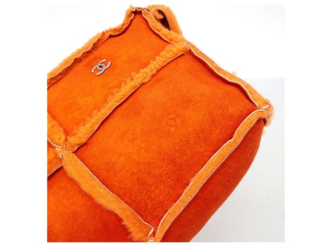 Borsa a tracolla Chanel in shearling arancione - vista 7