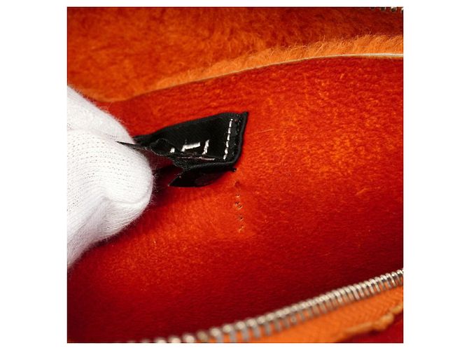 Borsa a tracolla Chanel in shearling arancione - vista 8