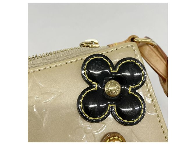 Pouch Louis Vuitton Vernis Flower Lexington Beige - vista 10