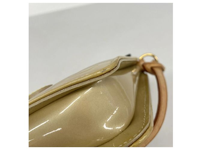 Pouch Louis Vuitton Vernis Flower Lexington Beige - vista 7