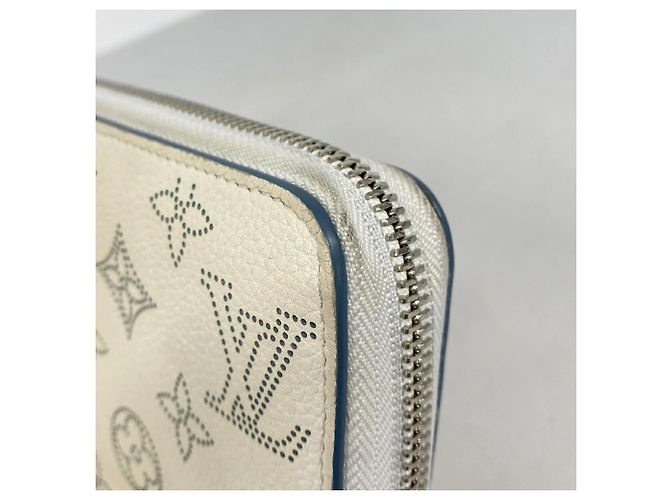 Cartera Zippy Louis Vuitton Mahina Blanco - vista 6
