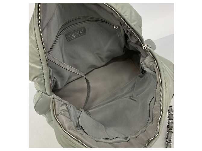Saco Tote Chanel em nylon verde - vista 4