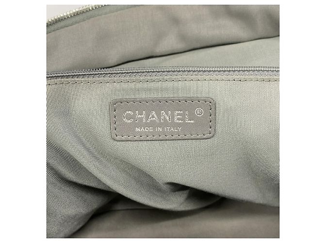 Saco Tote Chanel em nylon verde - vista 5