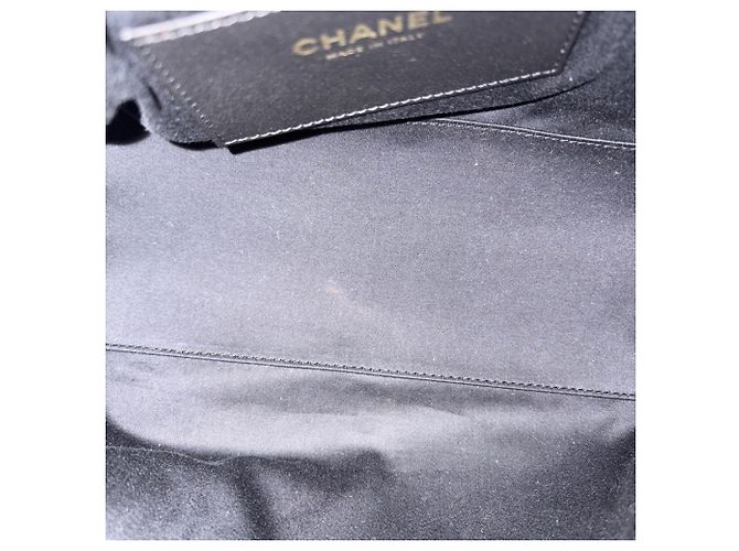 Borsa a mano piccola CHANEL Matelassé in nero - vista 11