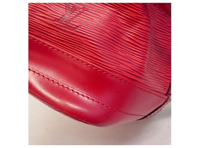 Borsa a tracolla Louis Vuitton Epi Noe Rosso - vista 10