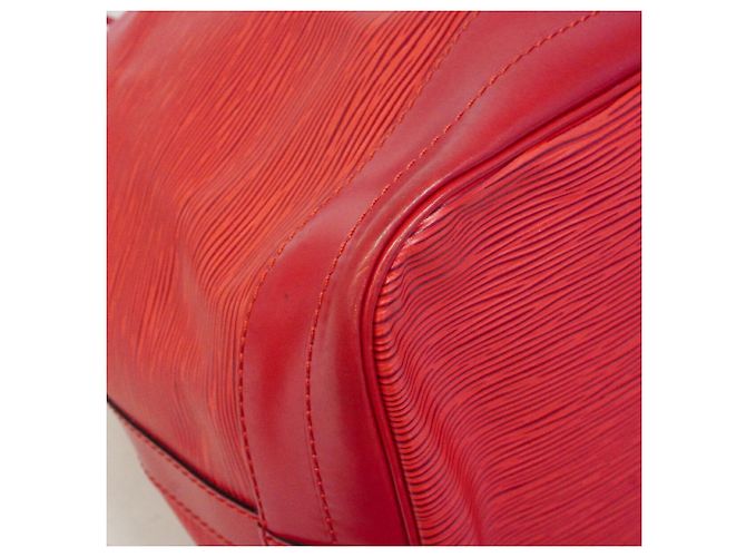 Borsa a tracolla Louis Vuitton Epi Noe Rosso - vista 11