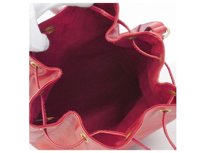 Borsa a tracolla Louis Vuitton Epi Noe Rosso - vista 4