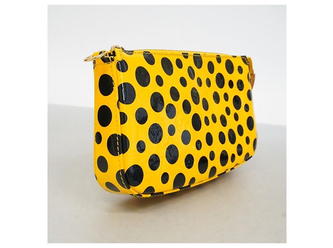 Louis Vuitton Vernis Infinity Dot Pochette Accessoires Giallo - vista 2