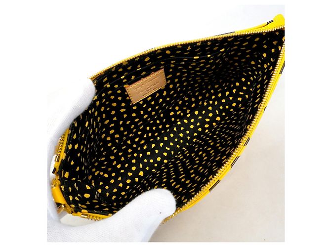 Louis Vuitton Vernis Infinity Dot Pochette Accessoires Giallo - vista 4