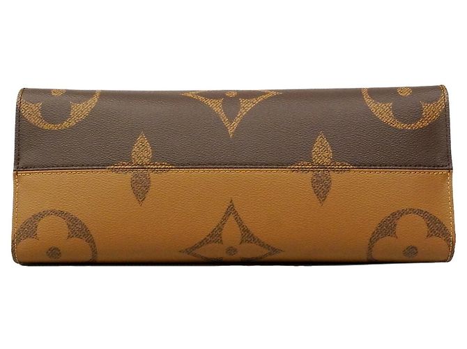Borsa Tote Louis Vuitton Monogram Giant Reverse OnTheGo MM Marrone - vista 3