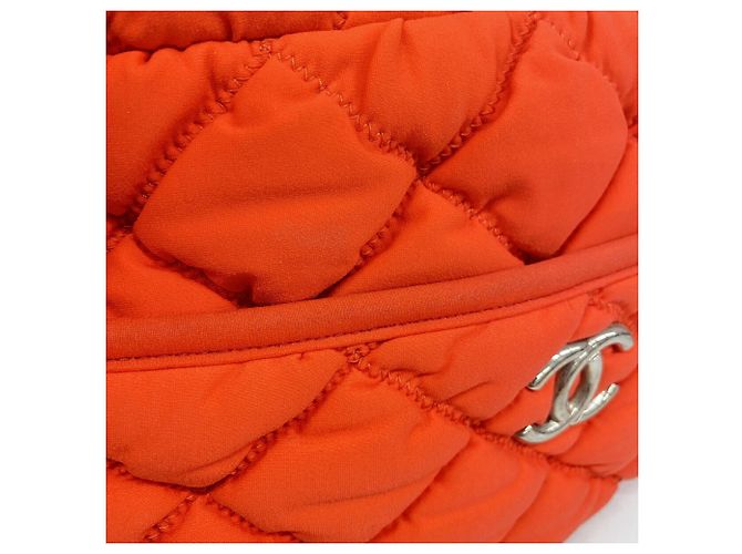 Borsa a tracolla Chanel in nylon trapuntato rosso Bubble - vista 11