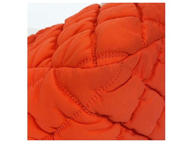 Borsa a tracolla Chanel in nylon trapuntato rosso Bubble - vista 8