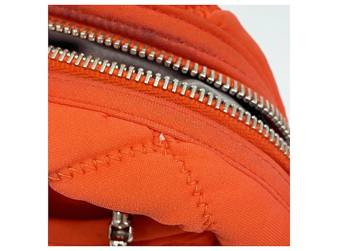 Borsa a tracolla Chanel in nylon trapuntato rosso Bubble - vista 9