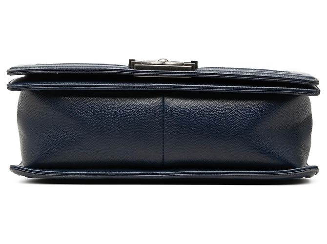 Chanel Blue Old Medium Chevron Caviar Boy Flap Blu navy - vista 3