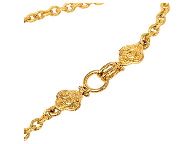 Collana con pendente a trifoglio Gripoix placcato oro Chanel Gold CC Bordò - vista 4