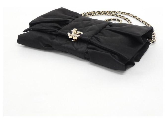 Borsa a tracolla Chanel AS4098 in raso nero - vista 3