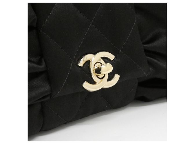 Borsa a tracolla Chanel AS4098 in raso nero - vista 4