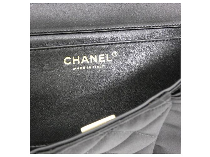 Borsa a tracolla Chanel AS4098 in raso nero - vista 7