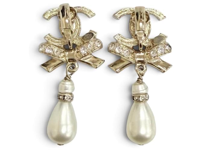Orecchini Chanel B23C Coco Mark con strass, nastro e perle D'oro - vista 3