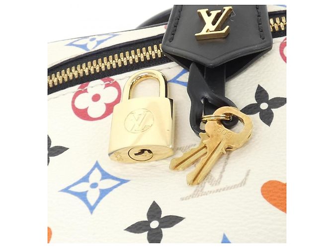 Borsa da mano porta trucchi Louis Vuitton GameOn Monogram Bianco - vista 4