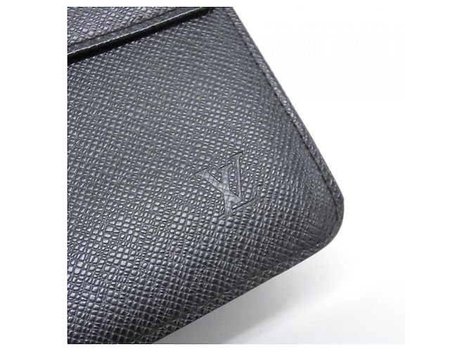 Borsa a pochette Louis Vuitton Taiga Selenga Grigio - vista 4