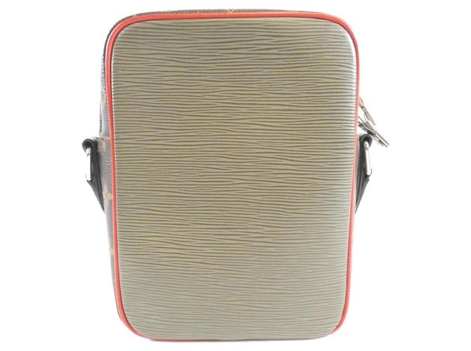 Borsa a tracolla Louis Vuitton Monogram Epi Danube PM Marrone Cachi - vista 2