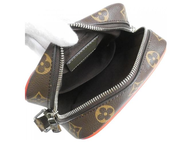 Borsa a tracolla Louis Vuitton Monogram Epi Danube PM Marrone Cachi - vista 8