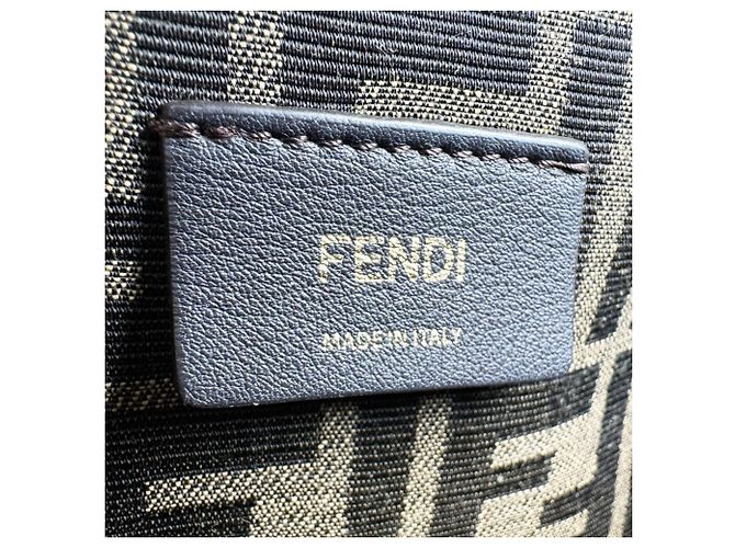 Borsa a tracolla Fendi in pelle nera Nero - vista 12
