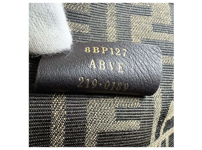 Borsa a tracolla Fendi in pelle nera Nero - vista 13