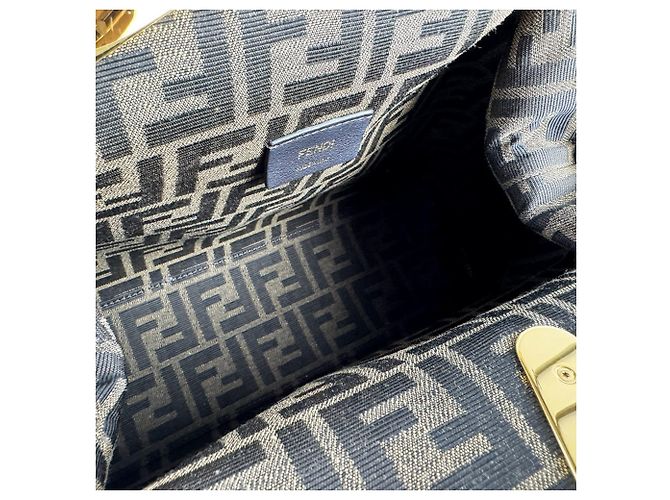 Borsa a tracolla Fendi in pelle nera Nero - vista 5
