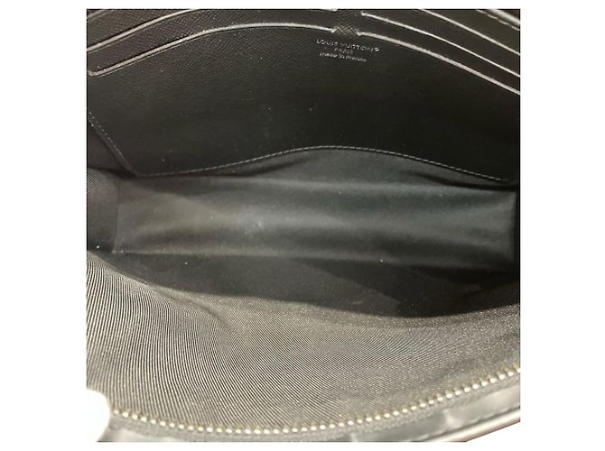 Louis Vuitton Pochette Voyage MM Nero Monogramma - vista 5