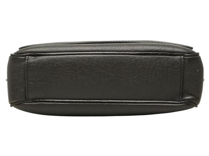 Borsa a tracolla Louis Vuitton Taiga Roman PM Nero Grigio - vista 3