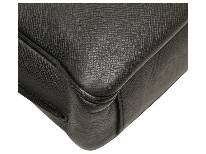 Borsa a tracolla Louis Vuitton Taiga Roman PM Nero Grigio - vista 7