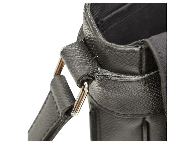 Borsa a tracolla Louis Vuitton Taiga Roman PM Nero Grigio - vista 9