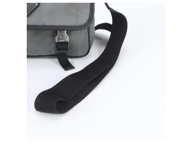 Bolsa Messenger Prada em nylon Tessuto com logo triangular Marrom Preto - vista 2