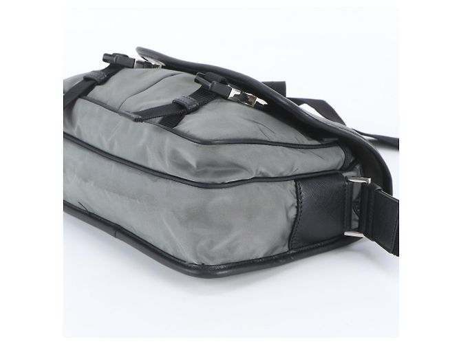 Bolsa Messenger Prada em nylon Tessuto com logo triangular Marrom Preto - vista 4