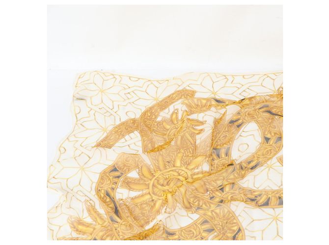 Foulard Chanel in seta Coco Mark beige e oro D'oro - vista 3