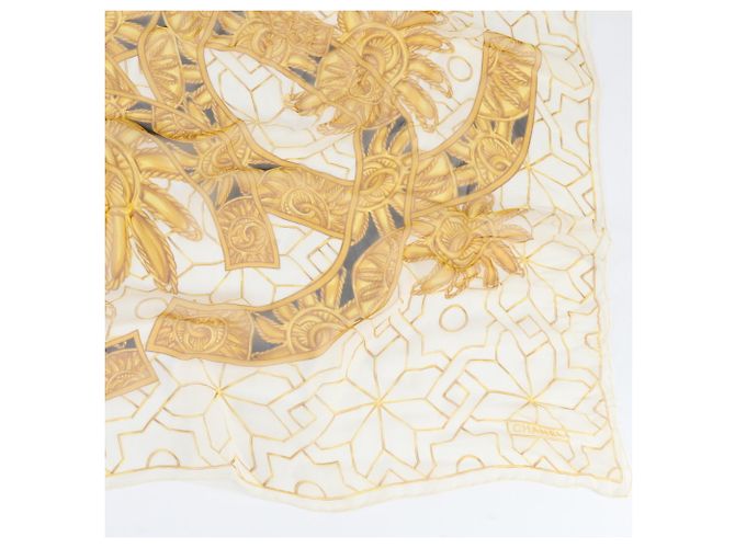 Foulard Chanel in seta Coco Mark beige e oro D'oro - vista 5