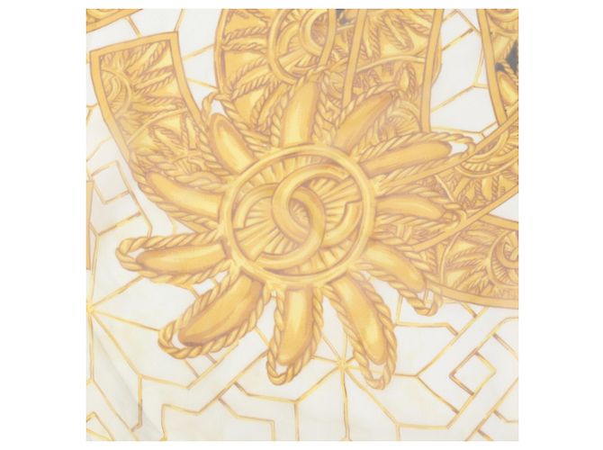 Foulard Chanel in seta Coco Mark beige e oro D'oro - vista 6