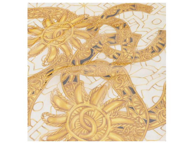 Foulard Chanel in seta Coco Mark beige e oro D'oro - vista 7