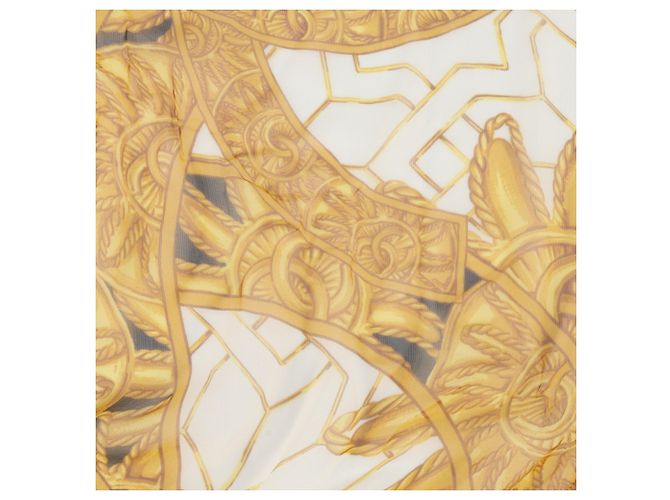 Foulard Chanel in seta Coco Mark beige e oro D'oro - vista 9