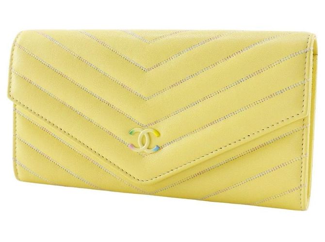 Cartera larga Chanel V Stitch de piel de cordero Amarillo - vista 2