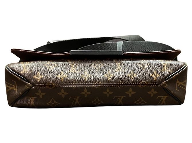 Borsa a tracolla Louis Vuitton Discrete MM Marrone Monogramma - vista 3