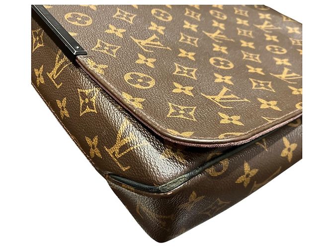 Borsa a tracolla Louis Vuitton Discrete MM Marrone Monogramma - vista 5