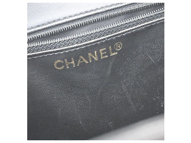 Vanity Beauty case vintage Chanel in vitello Nero - vista 6