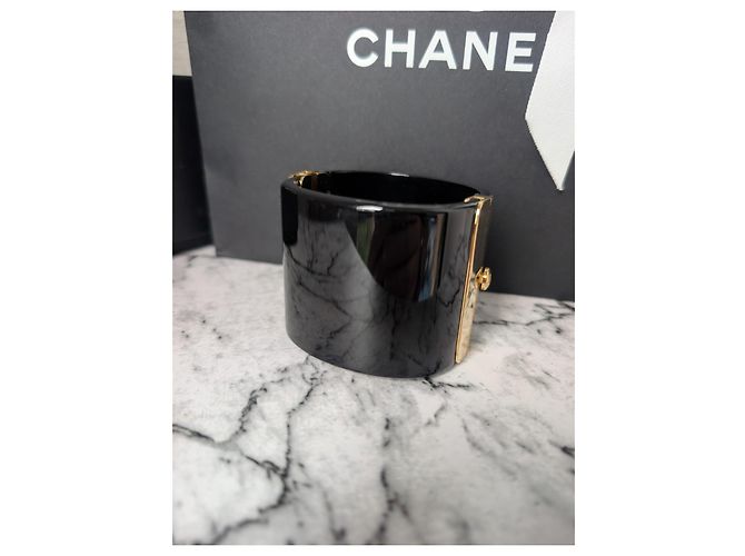 Bracciale Rigido Chanel Métiers d'Art Egitto in Resina Nera B19A Nero D'oro - vista 12